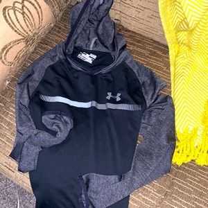 Under armour youth large long sleeve hooded tee